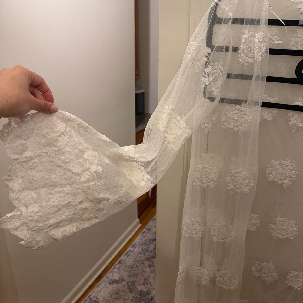 Lulu's Ivory Floral Lace Robe - Picture 4 of 4